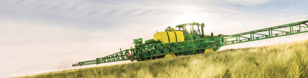 John Deere vontatott permetező