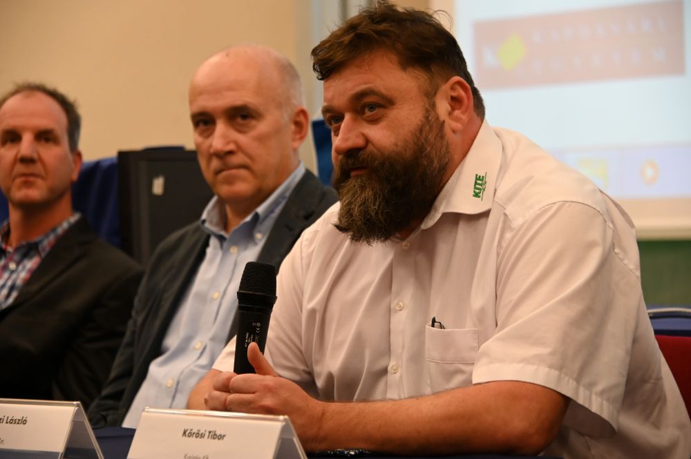 Hadászi László a magro konferencián