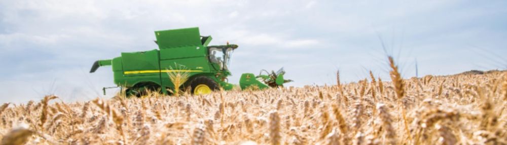 JOhn Deere kombájn akcióban