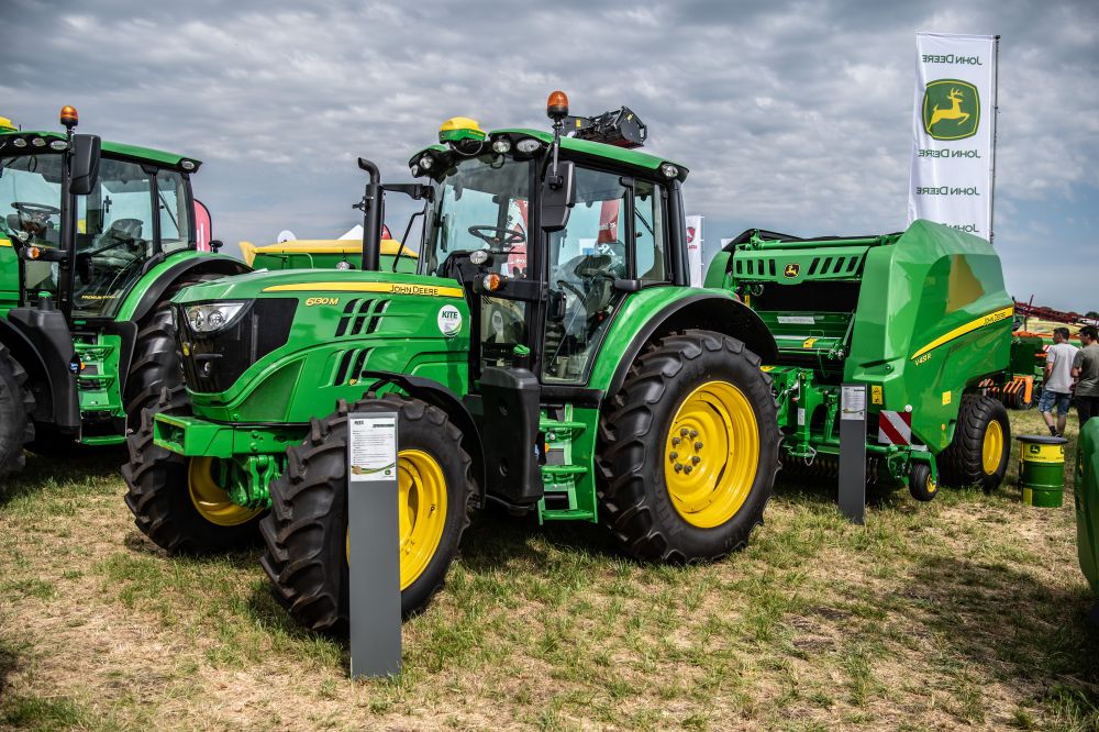 traktor bálázó kapcsolat