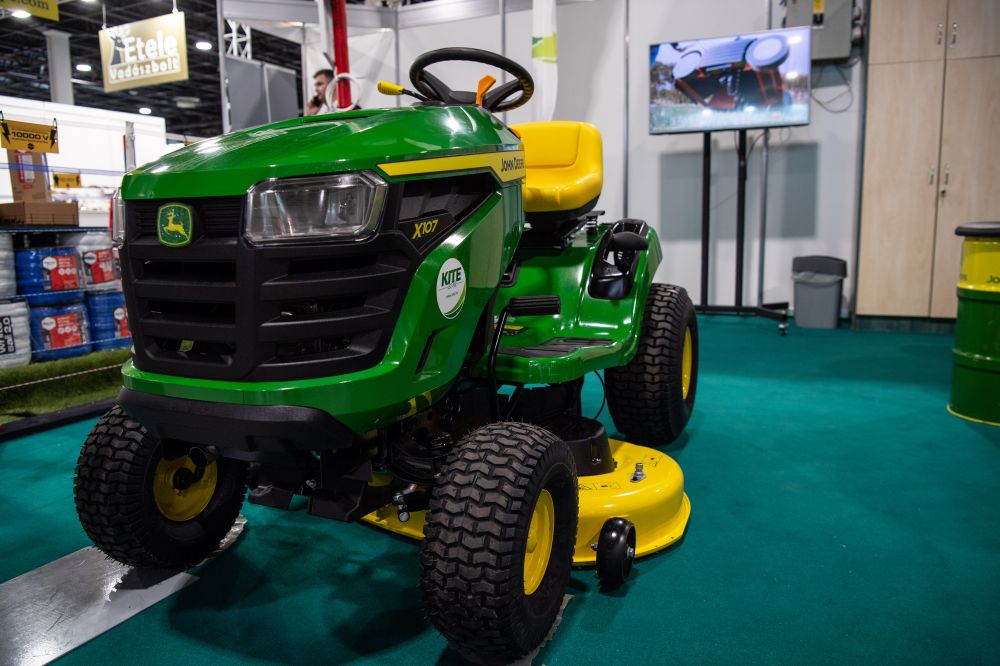 ráülős traktor a fehova kiállításon