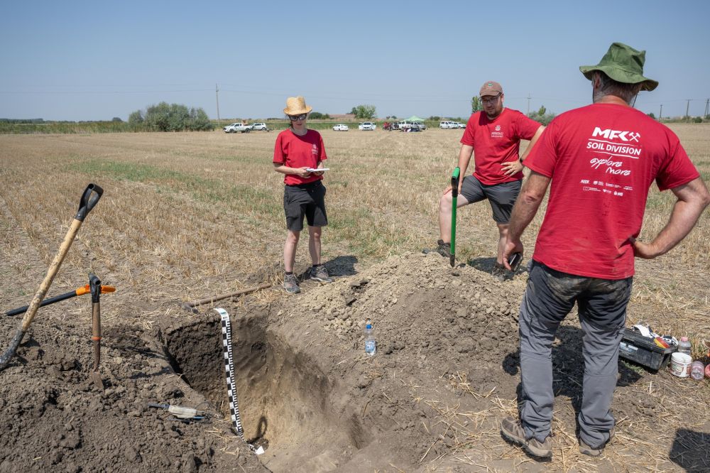 Ismét a talajtan tudomány mélyére ástak a diákok