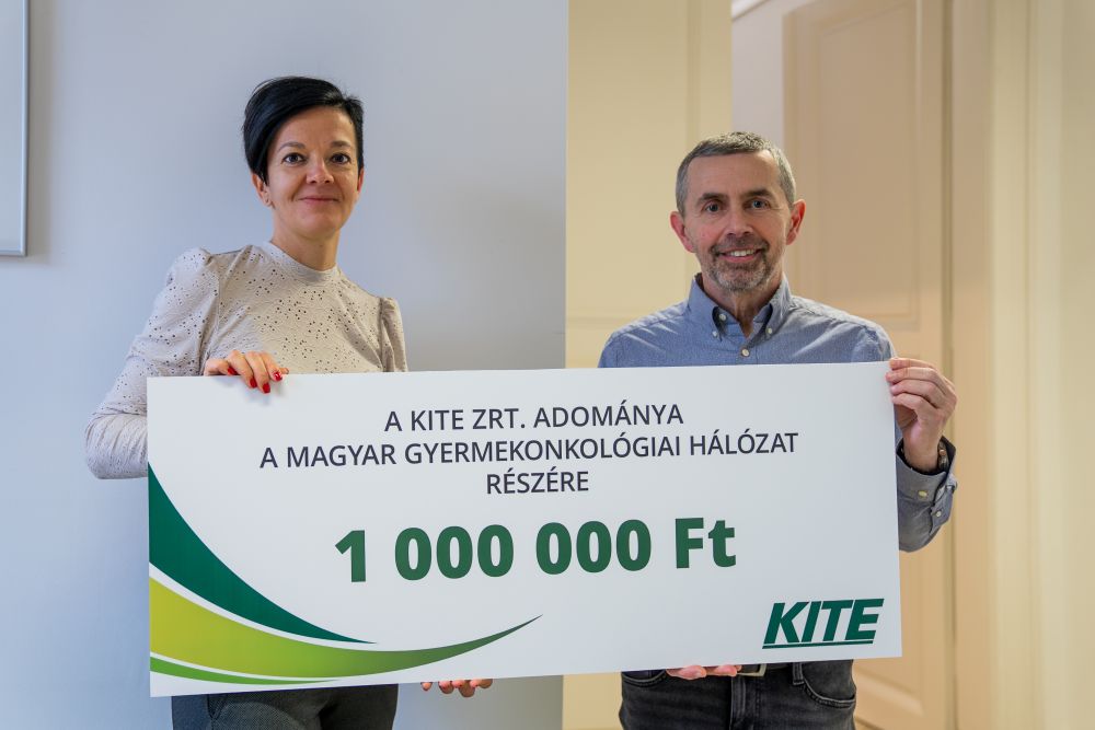 Átadtuk az 1 millió forintos adományt a Gyermekgyógyítóknak