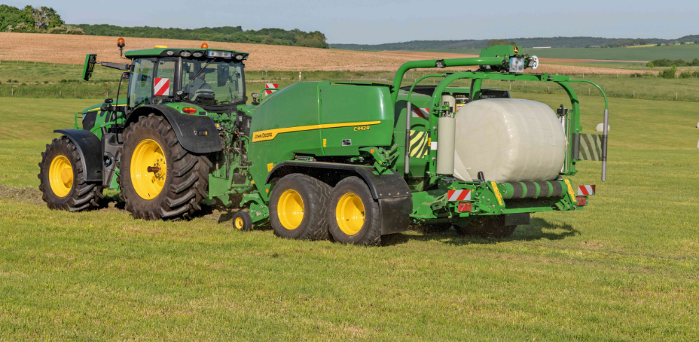 John Deere bálázó