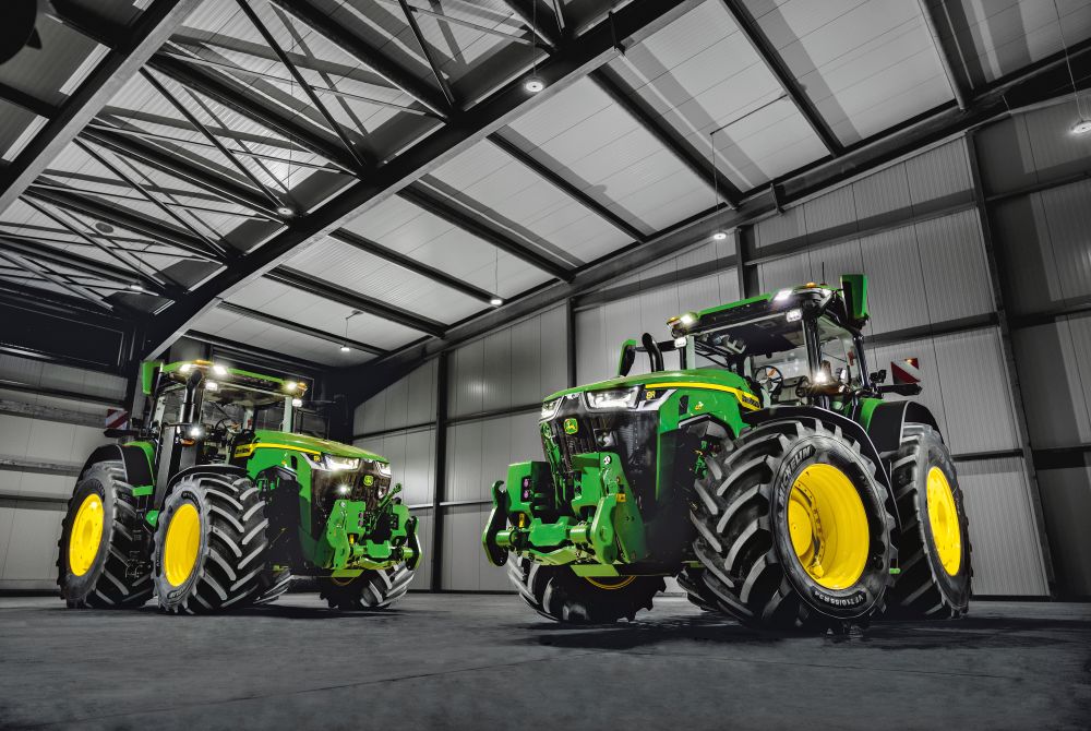 A John Deere bemutatja a 280–410 LE teljesítményű, megújult 8R, 8RT és 8RX traktormodelljeit