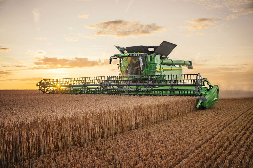 A John Deere bemutatja a 2027-es modellév fejlesztéseit a T5/T6, S7 és X9 sorozatú kombájnoknál