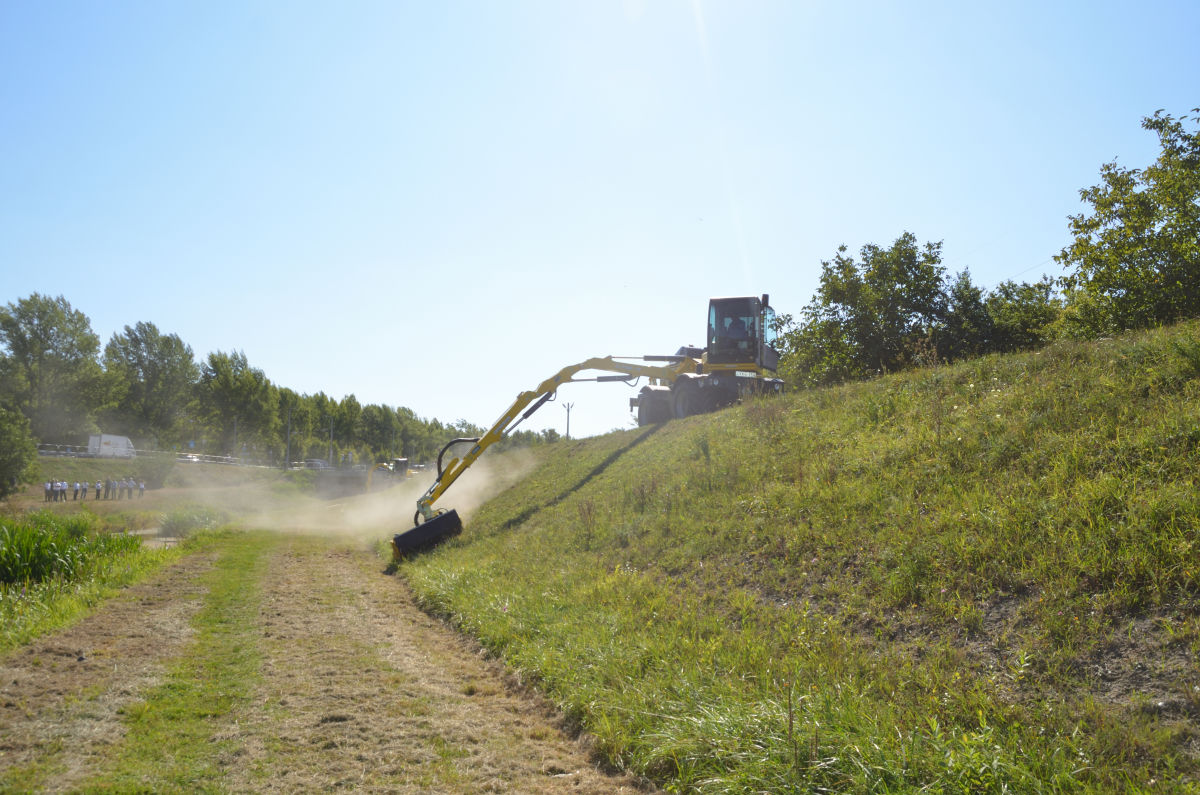 Az Energreen elfordított fülkével kaszál