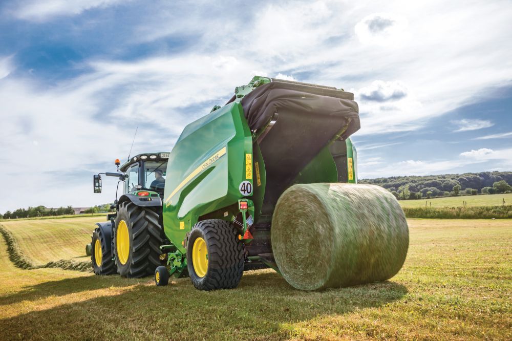 JOhn Deere v481R bálázó