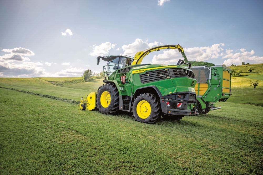Új F8 és F9 önjáró szecskázógépek a John Deere kínálatában