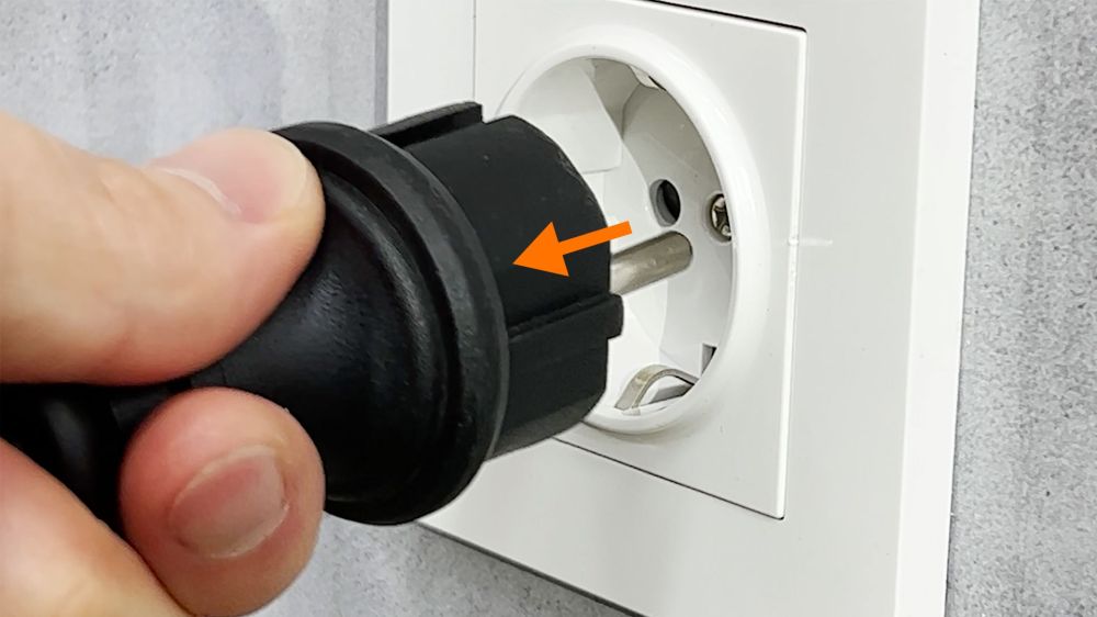 A t&ouml;ltő&aacute;llom&aacute;s lev&aacute;laszt&aacute;sa az elektromos h&aacute;l&oacute;zatr&oacute;l